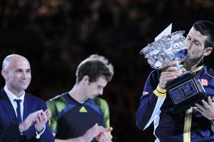 Djokovic holt Agassi als Coach