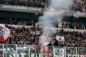 Landeverbot in Amsterdam - Ajax-Fans fliegen nach Deutschland