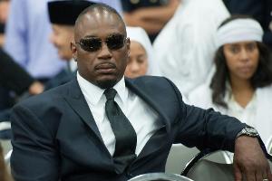 Lennox Lewis nennt Kampf zwischen Mayweather und McGregor "lächerlich"