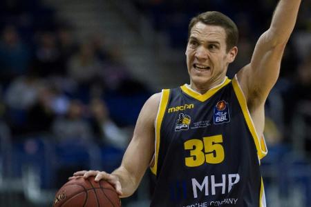 EWE Baskets Oldenburg holen Guard Loesing