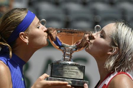 French Open: Mattek-Sands und Safarova gewinnen Doppel-Titel