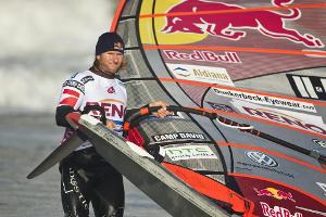Wind und Wellen beenden Surf-Comeback von Ikone Dunkerbeck
