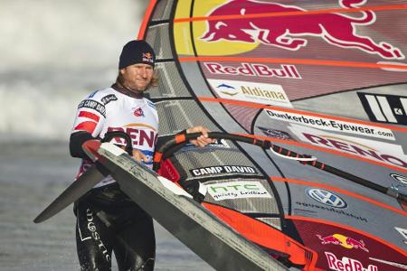Wind und Wellen beenden Surf-Comeback von Ikone Dunkerbeck Wind und Wellen beenden Surf-Comeback von Ikone Dunkerbeck