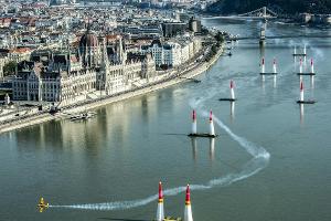 Red Bull Air Race: Spektakulärer Europa-Auftakt in Budapest