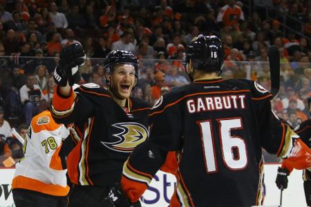 NHL: Holzer zwei weitere Jahre in Anaheim NHL: Holzer zwei weitere Jahre in Anaheim