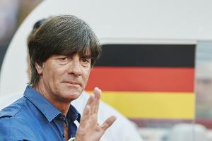 DFB-Auswahl gibt sich bei erster Trainingseinheit in Sotschi volksnah