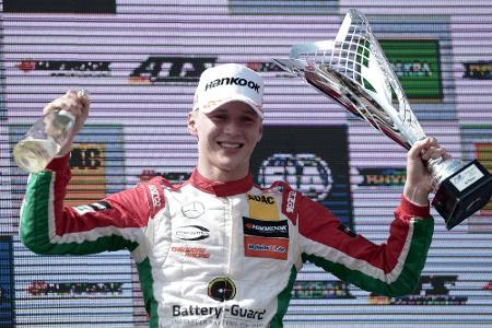 Günther gewinnt und holt Gesamtführung, Schumacher Neunter