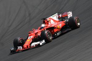Vettel nach Reifenwechsel knapp vor Räikkönen - Probleme mit der Lenkung
