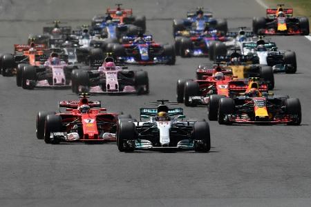 Formel 1: Hamilton gewinnt den Start - Verstappen verdrängt Vettel Formel 1: Hamilton gewinnt den Start - Verstappen verdrängt Vettel
