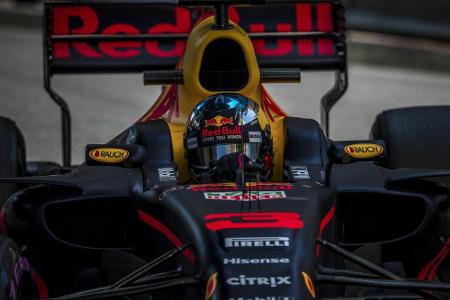 Wegen Getriebewechsel: Ricciardo wird um fünf Plätze strafversetzt Wegen Getriebewechsel: Ricciardo wird um fünf Plätze strafversetzt