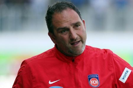 Heidenheim-Trainer Schmidt aus Klinik entlassen Heidenheim-Trainer Schmidt aus Klinik entlassen