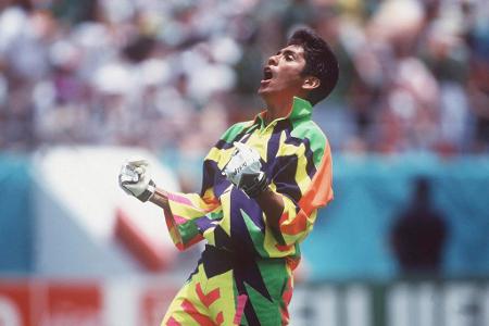 In den 1990er Jahren machte der mexikanische Nationalkeeper Jorge Campos auf vielerlei Arten auf sich aufmerksam: Er überzeu...