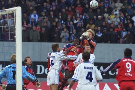 'Ich dachte immer, ein Torwart darf die Hände im Sechzehnmeterraum benutzen', so Oliver Kahn, nachdem er den Ball mit den Fä...