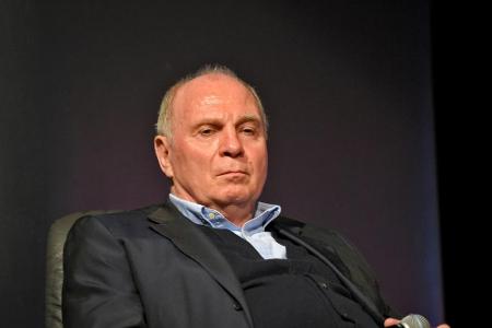 Hoeneß zur Sportdirektor-Suche: 