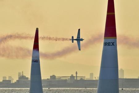 Red Bull Air Race: Enttäuschung für Weltmeister Dolderer Red Bull Air Race: Enttäuschung für Weltmeister Dolderer