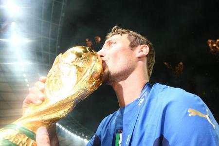 2006 wird Francesco Totti als Leistungsträger der Italiener Weltmeister. Sehr zum Leidwesen von Gastgeber Deutschland, der s...