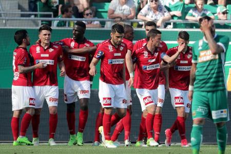 St. Pölten darf trotz Niederlage feiern. Die Niederösterreicher erhalten von Mattersburg Schützenhilfe und bleiben damit ers...