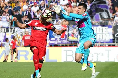 Alex Grünwald bringt die Austria plangemäß in Front. Ein missglückter Ausflug von Keeper Osman Hadzikic beschert der Admira ...