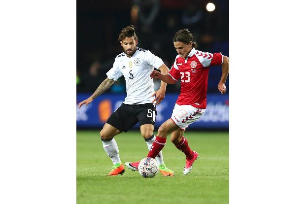 Kam in den letzten zwei Minuten für den verletzten Jonas Hector in die Partie.