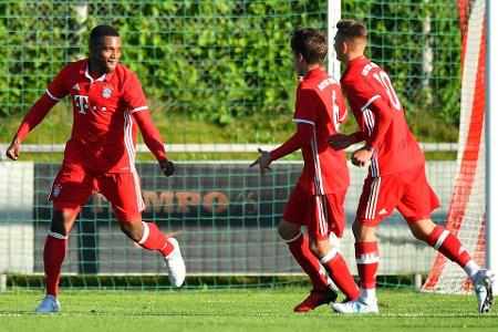 Eiskalt verwandelte Franck Evina den Elfmeter zum 3:0-Endstand gegen die Schalker. Kaltschnäuzigkeit bewies der Angreifer au...