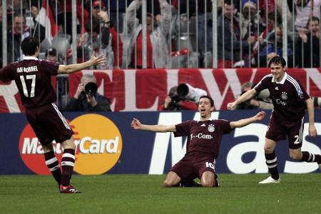 Roy Makaay brachte die Bayern im Spiel gegen Real Madrid früh auf die Siegerstraße. Der Niederländer benötigte für seinen Tr...