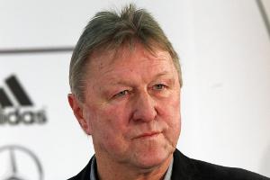 Hrubesch über Sturmtalent Arp: "Er kann dem HSV den Weg nach oben ebnen"