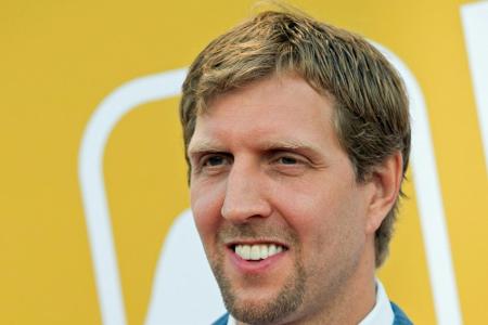 Charity-Tennisturnier: Nowitzki spendet für Opfer von Charity-Tennisturnier: Nowitzki spendet für Opfer von