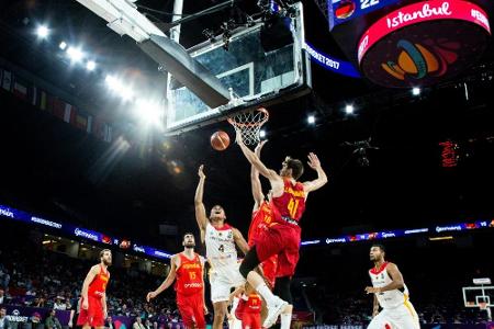 Titelverteidiger Spanien im EM-Halbfinale gegen Slowenien Titelverteidiger Spanien im EM-Halbfinale gegen Slowenien