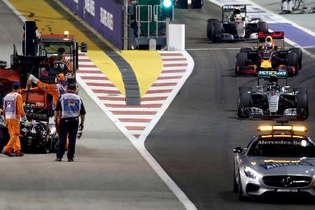 Wenn es in Singapur eine Konstante gibt, dann ist es das Safety Car. In den bisherigen neun Rennen musste Bernd Mayländer st...