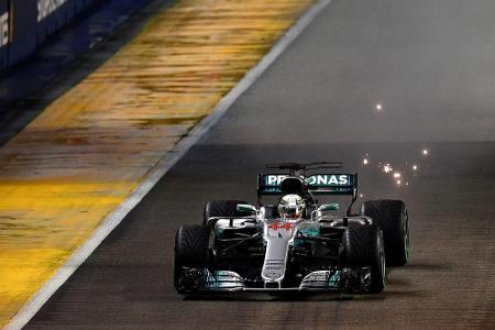 Formel 1: Hamilton gewinnt in Singapur - Vettel scheidet früh aus Formel 1: Hamilton gewinnt in Singapur - Vettel scheidet früh aus