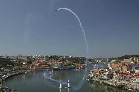 Red-Bull-Air-Race: Weltmeister Dolderer kämpft um letzte Chance