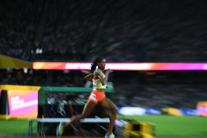 10.000 Meter: Olympiasiegerin Ayana stürmt auch zu WM-Gold