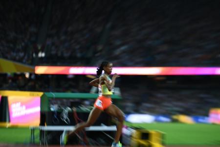 10.000 Meter: Olympiasiegerin Ayana stürmt auch zu WM-Gold 10.000 Meter: Olympiasiegerin Ayana stürmt auch zu WM-Gold