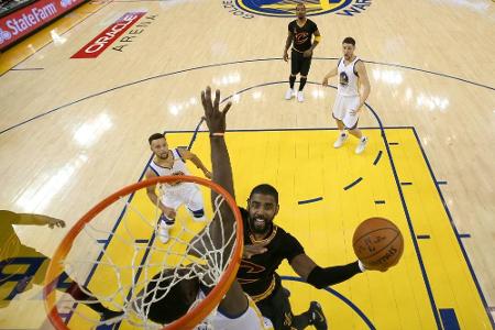 NBA: Superstars Irving und Thomas tauschen die Teams NBA: Superstars Irving und Thomas tauschen die Teams