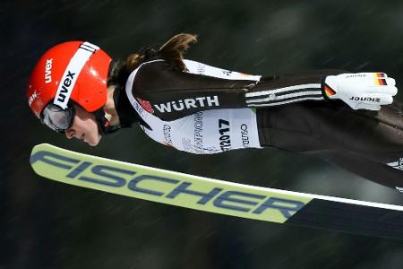 Skispringen: Sechswöchige Zwangspause für Olympiasiegerin Vogt Skispringen: Sechswöchige Zwangspause für Olympiasiegerin Vogt