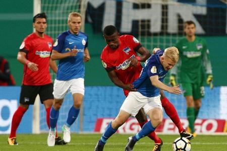 Hertha BSC nach Pyro-Skandal in zweiter Runde