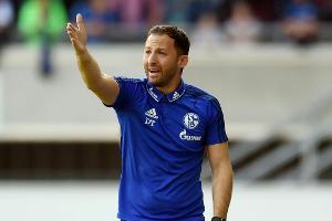 Schalke müht sich bei Tedesco-Premiere in zweite Pokalrunde