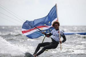 Kitesurf-Weltcup vor Fehmarn: Weltmeister Lopes gewinnt im Strapless-Freestyle