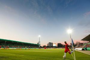 Überprüfung der Westtribüne im Holstein-Stadion