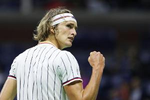 Mühsame Nachtschicht: Alexander Zverev erreicht zweite Runde von New York