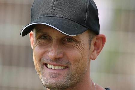 Bayer-Trainer Herrlich fordert Mut und Herz Bayer-Trainer Herrlich fordert Mut und Herz
