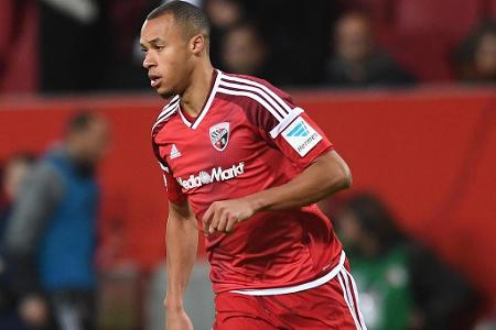 Nach dem verpatzten Saisonstart gegen Borussia Dortmund sucht der VfL Wolfsburg weiter nach einer Alternative für die Hinter...