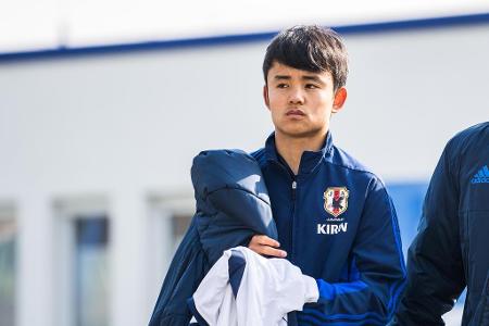 Der 16-jährige 'Japan-Messi', der bereits mit zehn Jahren für Barça wirbelte, aufgrund von Transferverstößen der Katalanen a...