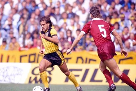 Am 13. August 1983 läuft ein gewisser Ulf Kirsten im Alter von 18 Jahren in der DDR Oberliga zum ersten Mal für Dynamo Dresd... Am 13. August 1983 läuft ein gewisser Ulf Kirsten im Alter von 18 Jahren in der DDR Oberliga zum ersten Mal für Dynamo Dresd...