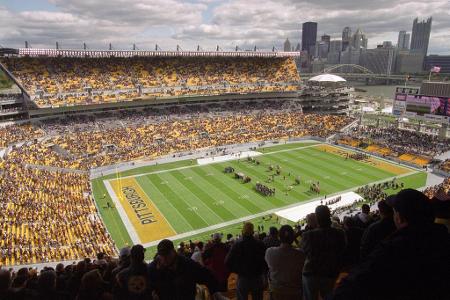 Direkt am Ohio River gelegen, steht die Heimstädte der Steelers. Das Stadion wurde 2001 eröffnet und bietet heute 68.400 Zus...