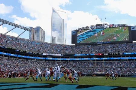 Die Fans der Panthers nennen das 1996 eröffnete Stadion aufgrund des Sponsors auch den 'Tresor'. Eine Super-Bowl-Trophäe kon...
