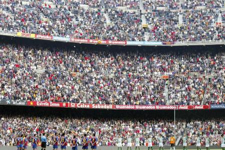 Mit 99.354 Plätzen ist es das größte Stadion in Europa und das zweitgrößte Fußballstadion der Welt.