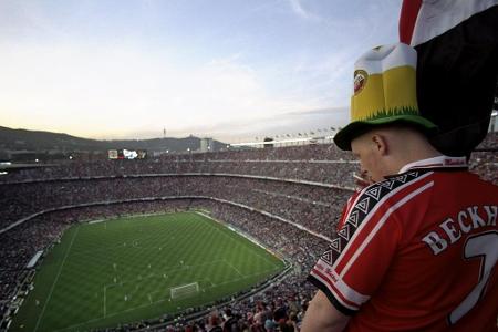 Aus deutscher Sicht ist vor allem das Champions-League-Finale 1999 in Erinnerung geblieben. Der FC Bayern München verspielte...