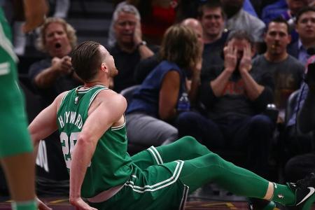 NBA-Star Hayward nach Horrorverletzung operiert - Saison wohl vorbei NBA-Star Hayward nach Horrorverletzung operiert - Saison wohl vorbei