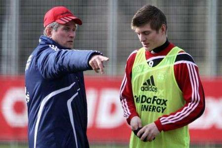 Auf den Geschmack gekommen ging Heynckes nicht etwa zurück in den Ruhestand, sondern für zwei Jahre nach Leverkusen. Nachdem...